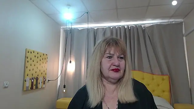 Snapshot of EmmaEllison chatting on March 10, 2026, 7:12 am EmmaEllison online show from March 10, 2026, 7:12 am