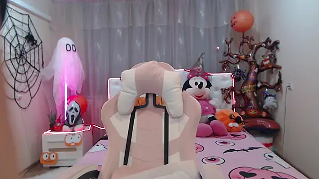 EmmaEllison online show from November 5, 2025, 7:22 am