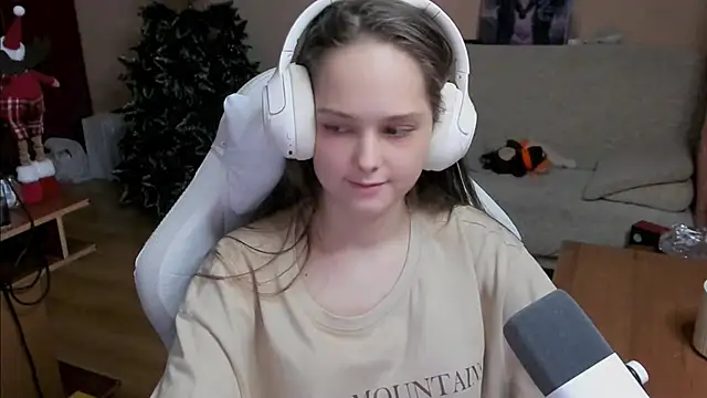 Snapshot of SharybbFace chatting on November 29, 2025, 3:23 pm SharybbFace online show from November 29, 2025, 3:23 pm