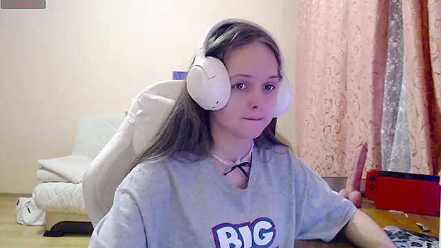 Snapshot of SharybbFace chatting on November 4, 2025, 3:05 pm SharybbFace online show from November 4, 2025, 3:05 pm