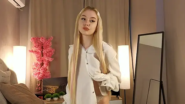 Snapshot of Flirty_lee chatting on October 13, 2025, 2:07 pm Flirty lee online show from October 13, 2025, 2:07 pm