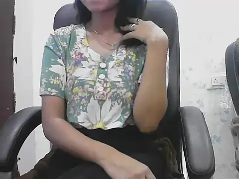 short girl  online show from March 5, 2026, 7:16 am