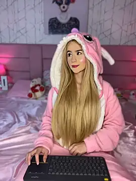 ChloeLaurentt online show from April 24, 2026, 10:45 pm