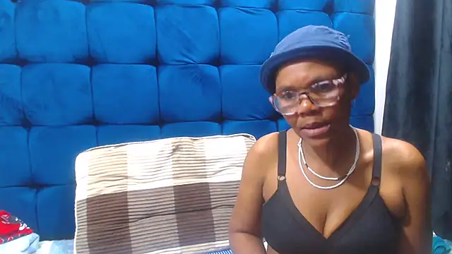 Snapshot of SexyBeverly_ chatting on October 21, 2025, 6:07 pm SexyBeverly online show from October 21, 2025, 6:07 pm