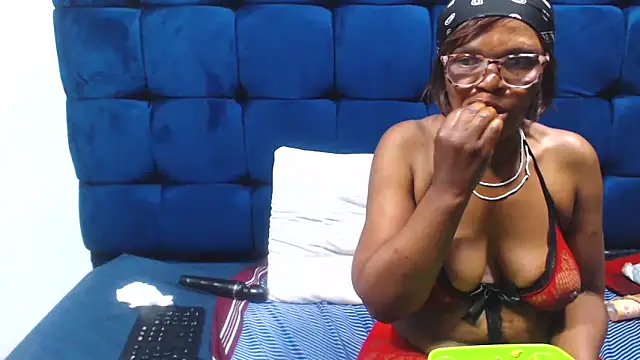 Snapshot of SexyBeverly_ chatting on October 27, 2025, 4:57 am SexyBeverly online show from October 27, 2025, 4:57 am