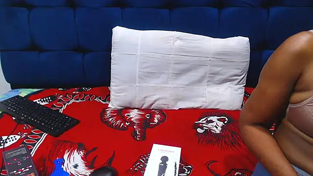 Snapshot of SexyBeverly_ chatting on October 23, 2025, 8:24 am SexyBeverly online show from October 23, 2025, 8:24 am