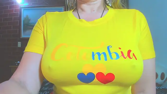 Snapshot of LatinaMature_ chatting on June 8, 2026, 10:27 am LatinaMature online show from June 8, 2026, 10:27 am