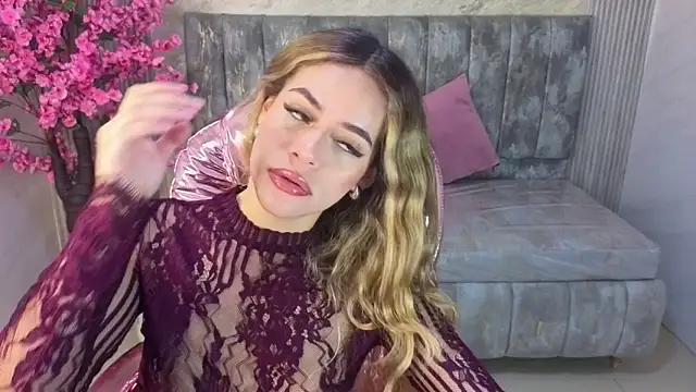 Snapshot of lilith4_s chatting on November 25, 2025, 1:11 pm lilith4 s online show from November 25, 2025, 1:11 pm