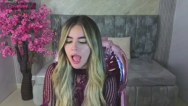 Snapshot of lilith4_s chatting on November 1, 2025, 8:36 pm lilith4 s online show from November 1, 2025, 8:36 pm