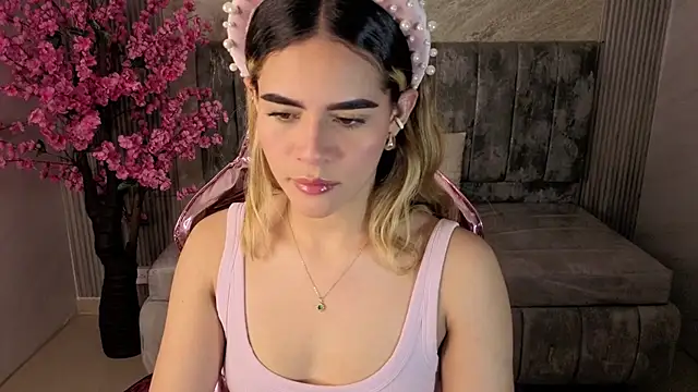 Snapshot of lilith4_s chatting on October 21, 2025, 3:17 am lilith4 s online show from October 21, 2025, 3:17 am