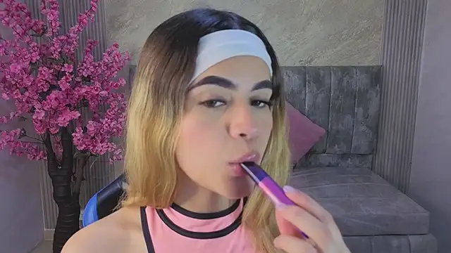 Snapshot of lilith4_s chatting on October 27, 2025, 8:21 pm lilith4 s online show from October 27, 2025, 8:21 pm