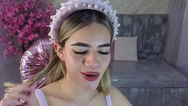 Snapshot of lilith4_s chatting on November 4, 2025, 8:23 pm lilith4 s online show from November 4, 2025, 8:23 pm