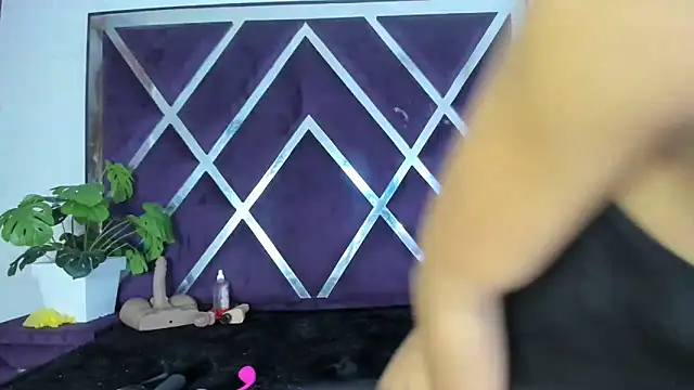 angelkyraasm online show from March 11, 2026, 1:05 pm