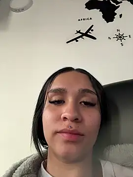 Isabella-Teen online show from April 21, 2026, 2:56 pm