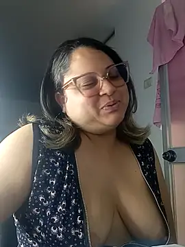 Snapshot of Chiki_hot92 chatting on October 14, 2025, 6:19 pm Chiki hot92 online show from October 14, 2025, 6:19 pm