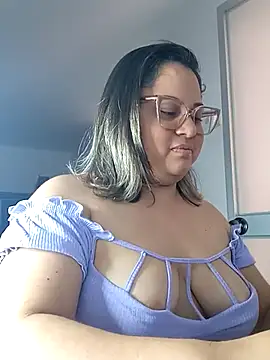 Snapshot of Chiki_hot92 chatting on October 16, 2025, 8:28 pm Chiki hot92 online show from October 16, 2025, 8:28 pm