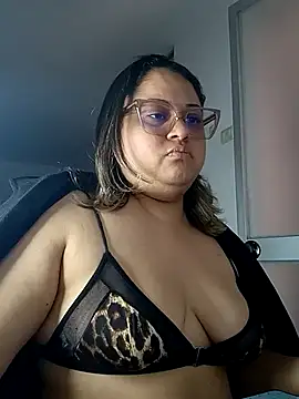 Snapshot of Chiki_hot92 chatting on October 15, 2025, 7:11 pm Chiki hot92 online show from October 15, 2025, 7:11 pm