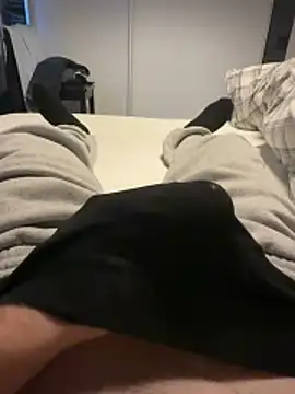 Snapshot of maxh08625 chatting on December 3, 2025, 12:37 pm maxh08625 online show from December 3, 2025, 12:37 pm