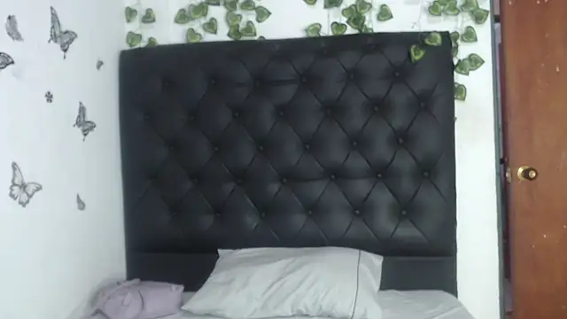 isabel 09 online show from April 25, 2026, 7:55 pm