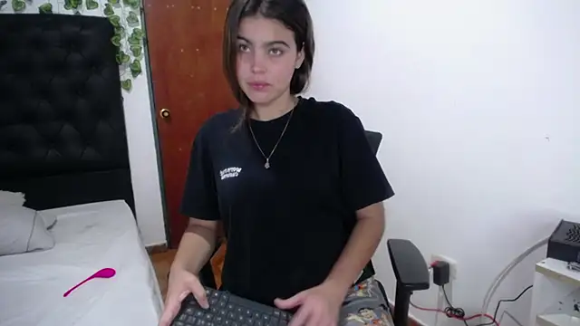 Snapshot of isabel_09 chatting on November 6, 2025, 3:10 am isabel 09 online show from November 6, 2025, 3:10 am