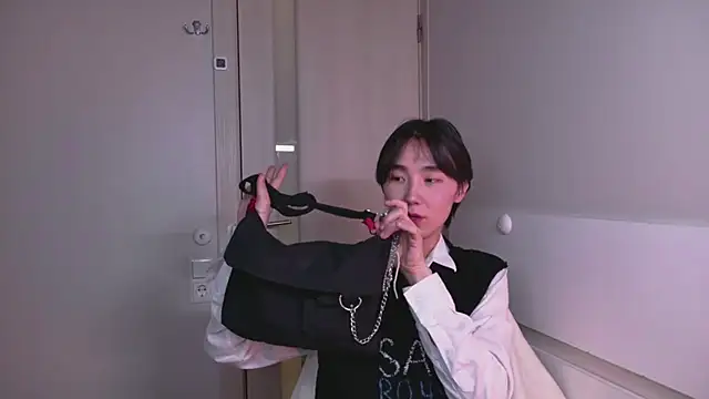 Snapshot of HeejinWang chatting on November 7, 2025, 8:24 pm HeejinWang online show from November 7, 2025, 8:24 pm