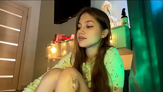 CutieAIice online show from September 23, 2025, 2:02 pm