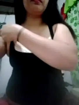 Snapshot of sweet_bella16 chatting on October 13, 2025, 5:14 pm sweet bella16 online show from October 13, 2025, 5:14 pm