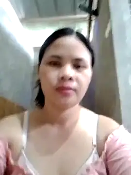 Snapshot of sweet_bella16 chatting on October 23, 2025, 7:29 am sweet bella16 online show from October 23, 2025, 7:29 am