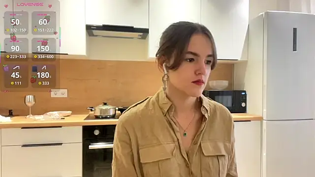 FavorLeila online show from September 24, 2025, 1:17 pm