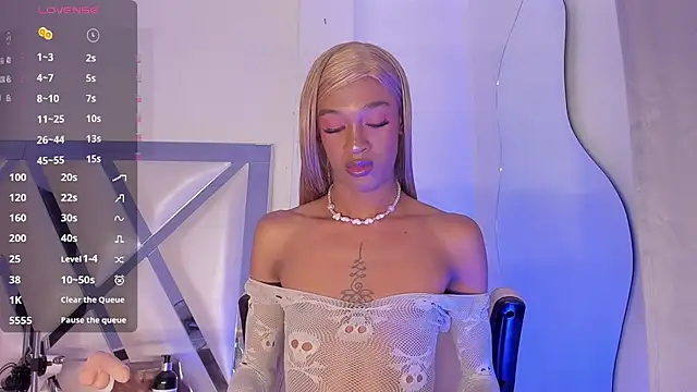 Snapshot of Mia_royal chatting on August 1, 2026, 5:22 pm Mia royal online show from August 1, 2026, 5:22 pm