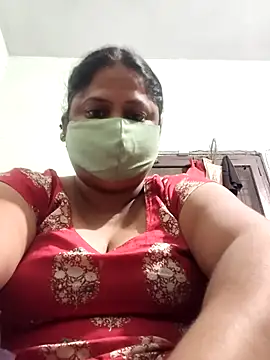 Snapshot of Mmm143 chatting on October 10, 2025, 12:11 am Mmm143 online show from October 10, 2025, 12:11 am