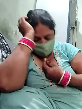 Snapshot of Mmm143 chatting on October 16, 2025, 5:38 am Mmm143 online show from October 16, 2025, 5:38 am