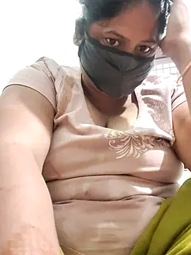 Snapshot of Mmm143 chatting on October 12, 2025, 1:18 am Mmm143 online show from October 12, 2025, 1:18 am