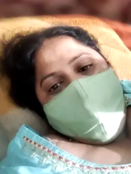 Snapshot of Mmm143 chatting on October 15, 2025, 5:32 pm Mmm143 online show from October 15, 2025, 5:32 pm