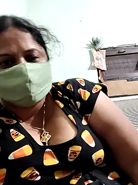 Snapshot of Mmm143 chatting on October 18, 2025, 8:55 pm Mmm143 online show from October 18, 2025, 8:55 pm