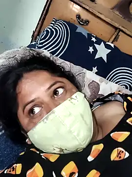 Snapshot of Mmm143 chatting on November 5, 2025, 6:05 am Mmm143 online show from November 5, 2025, 6:05 am