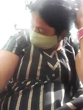 Snapshot of Mmm143 chatting on October 12, 2025, 6:31 pm Mmm143 online show from October 12, 2025, 6:31 pm