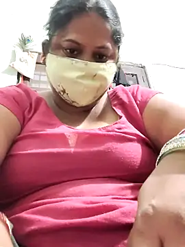 Snapshot of Mmm143 chatting on October 31, 2025, 1:02 am Mmm143 online show from October 31, 2025, 1:02 am