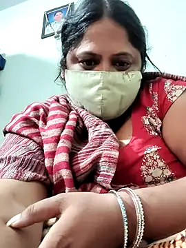 Snapshot of Mmm143 chatting on December 4, 2025, 5:28 am Mmm143 online show from December 4, 2025, 5:28 am