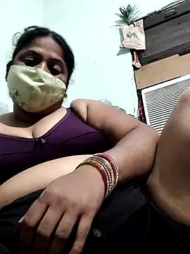 Snapshot of Mmm143 chatting on November 7, 2025, 8:02 pm Mmm143 online show from November 7, 2025, 8:02 pm