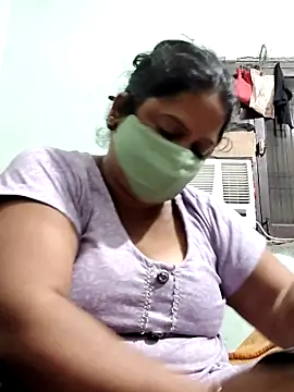 Snapshot of Mmm143 chatting on October 7, 2025, 12:11 am Mmm143 online show from October 7, 2025, 12:11 am