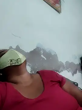 Snapshot of Mmm143 chatting on October 30, 2025, 9:40 am Mmm143 online show from October 30, 2025, 9:40 am