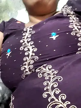 Snapshot of Mmm143 chatting on October 8, 2025, 4:03 am Mmm143 online show from October 8, 2025, 4:03 am