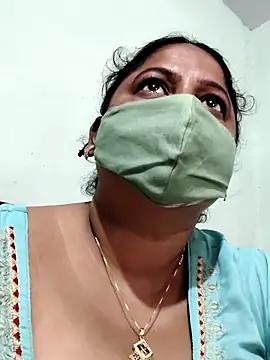 Snapshot of Mmm143 chatting on October 15, 2025, 5:17 am Mmm143 online show from October 15, 2025, 5:17 am