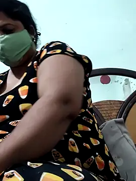 Snapshot of Mmm143 chatting on October 19, 2025, 9:45 am Mmm143 online show from October 19, 2025, 9:45 am