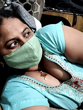 Snapshot of Mmm143 chatting on October 14, 2025, 5:13 pm Mmm143 online show from October 14, 2025, 5:13 pm