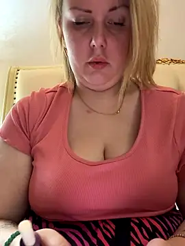 Piccolamonella29 online show from November 17, 2025, 10:52 am