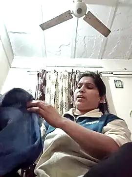 aliya-jaan71 online show from February 4, 2026, 9:37 am