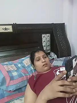 Snapshot of aliya-jaan71 chatting on August 6, 2026, 4:24 pm aliya-jaan71 online show from August 6, 2026, 4:24 pm