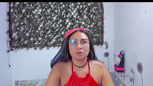 Luna021 1 online show from November 29, 2025, 8:09 pm